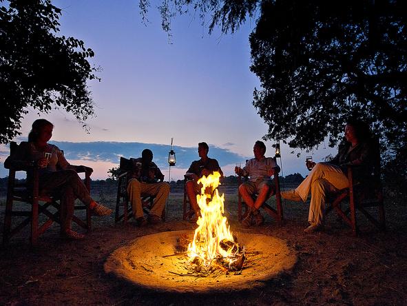 Flatdogs Jackalberry Tree House - campfire